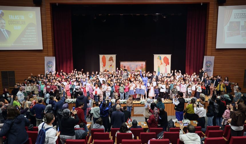 Talas’ta çocuklar tiyatro gösterisi ile eğlendi