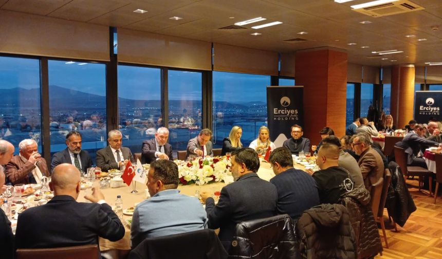 Erciyes Anadolu Holding yönetimi, basın mensuplarıyla iftarda buluştu