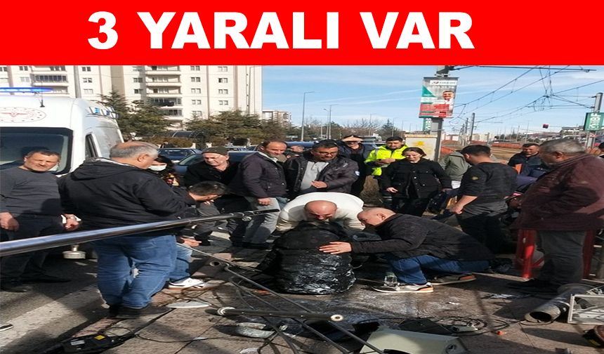 Otomobil yayalara çarptı