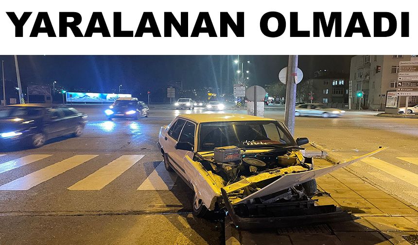 İki otomobilin çarpıştığı kaza hasara neden oldu