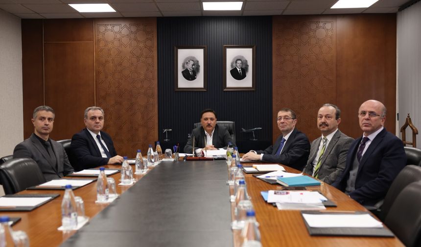 Vali Çiçek başkanlığında sağlık hizmetleri kapasitesi değerlendirildi