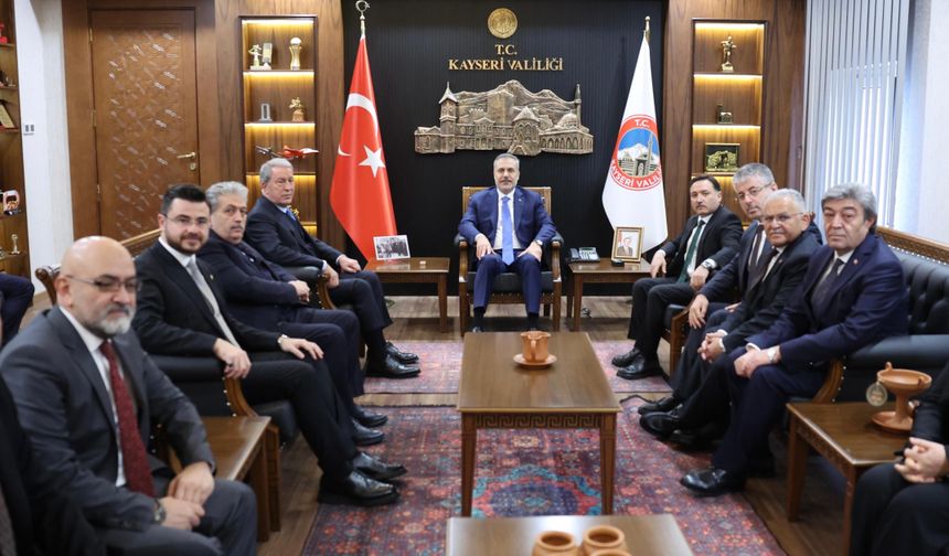 Dışişleri Bakanı Fidan'dan Vali Çiçek'e ziyaret