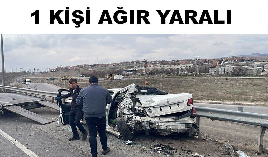 Kayseri’de TIR yol kenarında duran otomobile çarptı