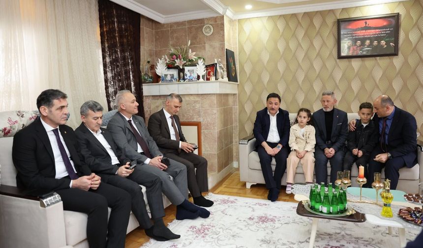 Vali Çiçek bayramda şehit aileleri ile bir araya geldi