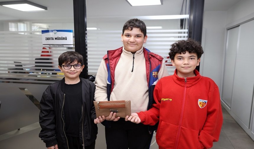 Talaslı Çocuklardan Örnek Davranış