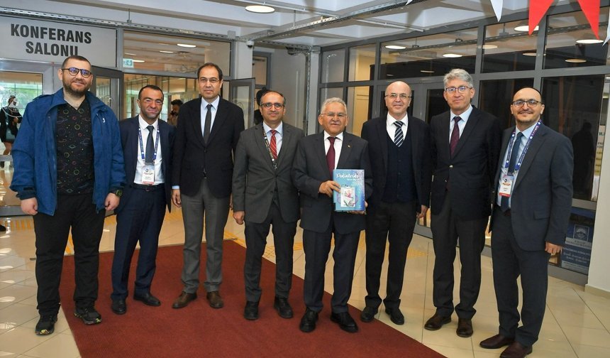 Büyükkılıç, 11. Erciyes Pediatri Akademisi Kongresi’nde Hekimlerle Buluştu