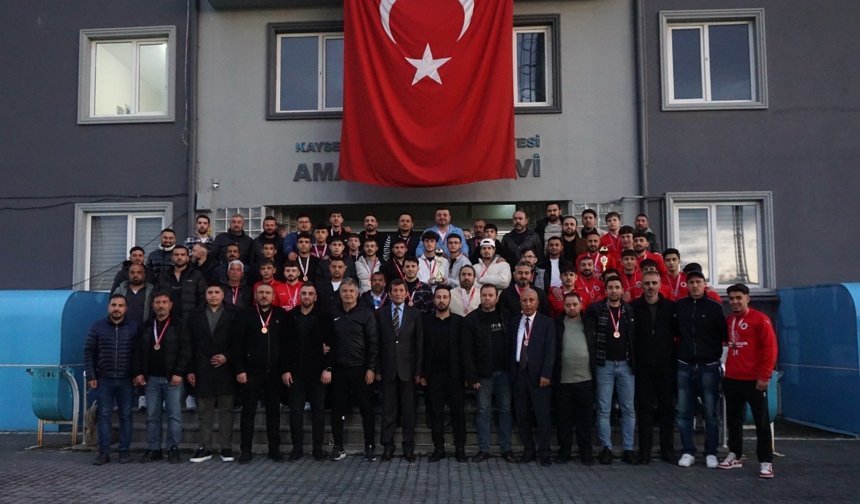 Süper Amatör Kümeye Yükselen Takımlara Madalyaları Verildi