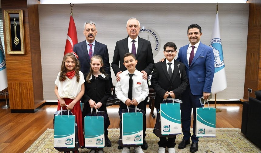 Büyükşehir’de Başkanlık Koltuğuna Minik Zeynep Oturdu