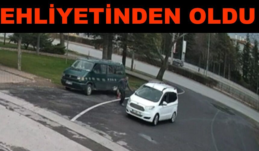 Trafikte sopalı gerginlik: Aracından indi