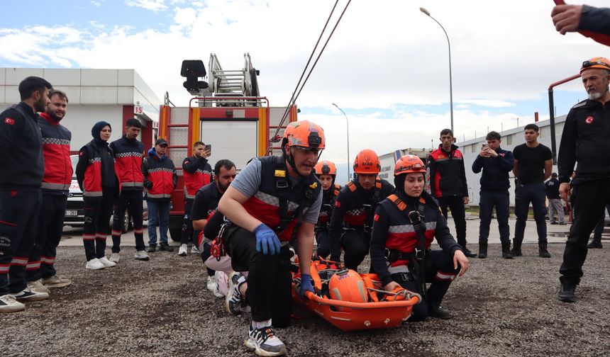 AFAD’dan öğrencilere kayadan düşme ve yaralanmalara müdahale eğitimi