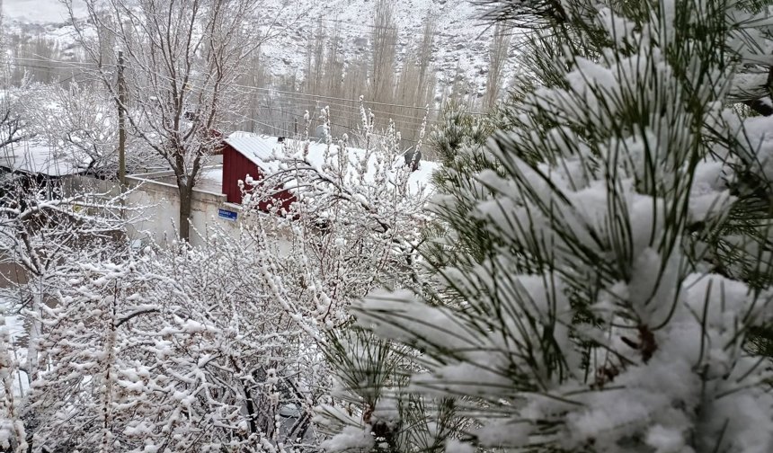 Yeşilhisar’da yüksek kesimler beyaza büründü