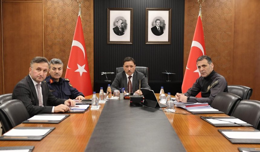 Vali Çiçek ve Beraberindeki Heyet “Okul Güvenliği” Toplantısına Katıldı