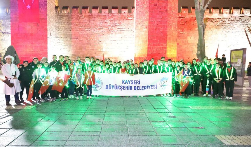 19 Mayıs’ın Meşalesi Kayseri’de Binlerle Yürüdü