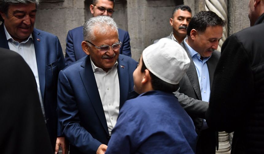 Başkan Büyükkılıç, Vatandaşlarla Bayramlaştı