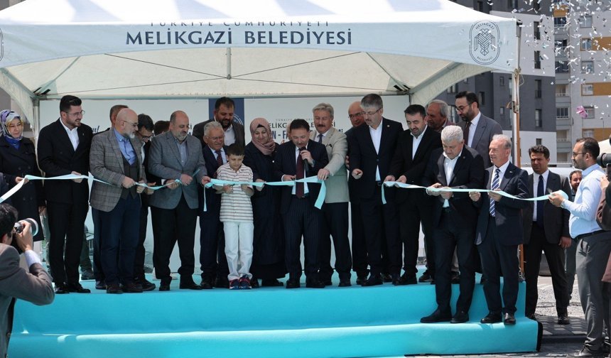 Melikgazi’de Osman-Fatma Fırıncı Cami İbadete Açıldı