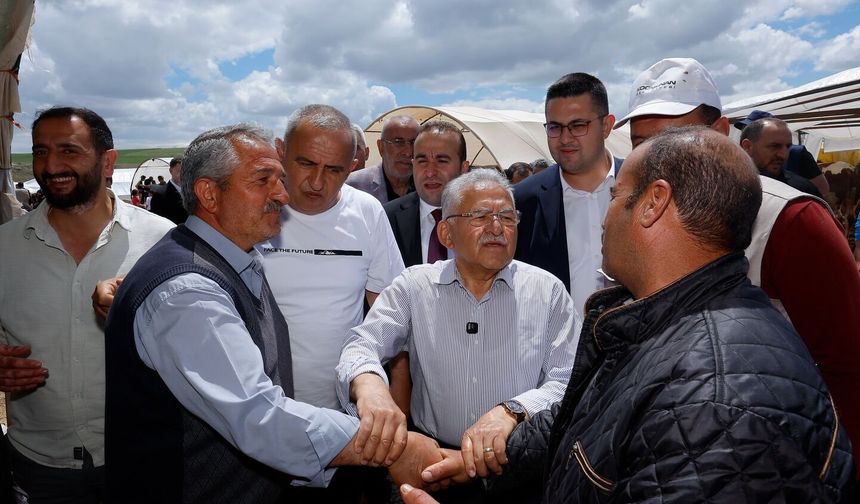 Başkan Büyükkılıç, Erkilet Kurban Pazarı’nda Sıkı Pazarlığa Katıldı