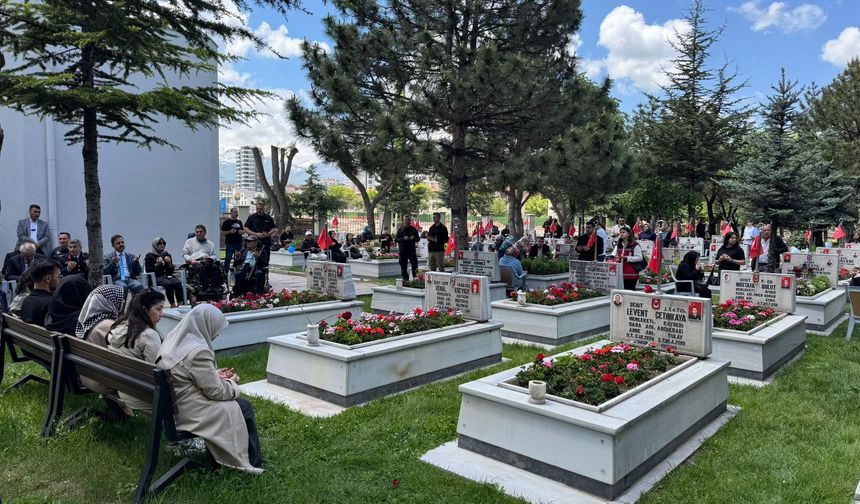 Kayseri Protokolünden Kartal Şehitliği’ne Ziyaret
