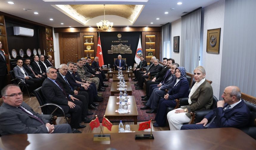 Binali Yıldırım, Kayseri Valiliği’ni Ziyaret Etti