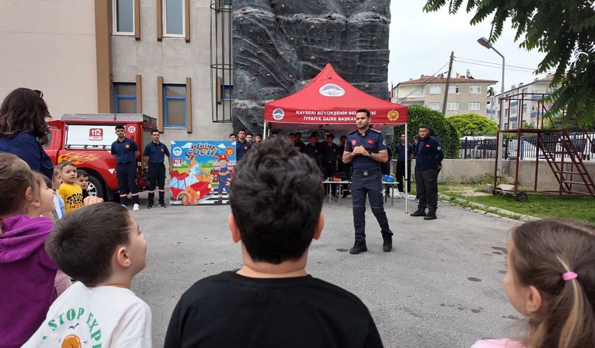 Kayseri Büyükşehir İtfaiye’den Anaokulu Öğrencilerine Afetlere Hazırlık Eğitimi