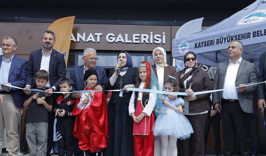 Başkan Büyükkılıç, Kaymek’in 1.200 Eserlik Yıl Sonu Sergisini Açtı
