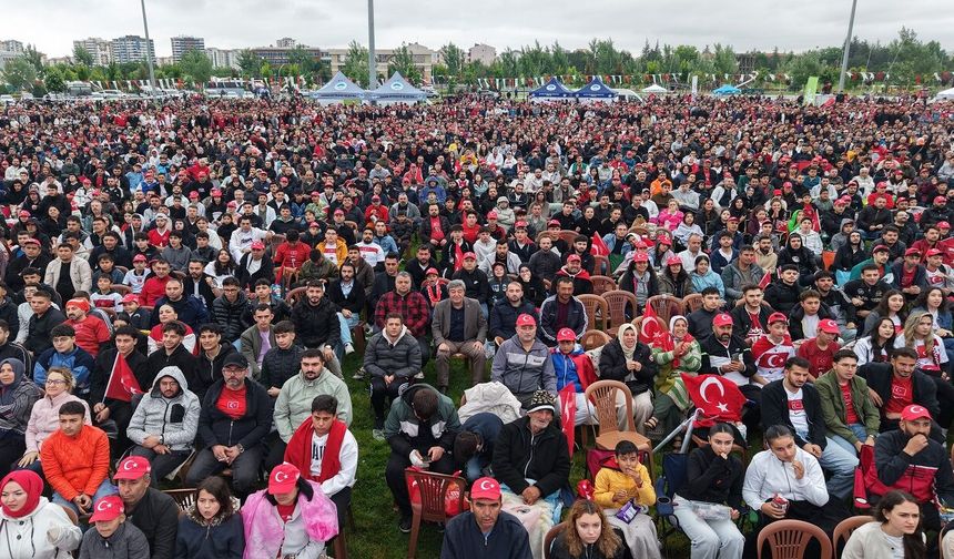 Ay Yıldızlı Heyecan: Kayseri Milli Takım İçin Tek Yürek Oldu