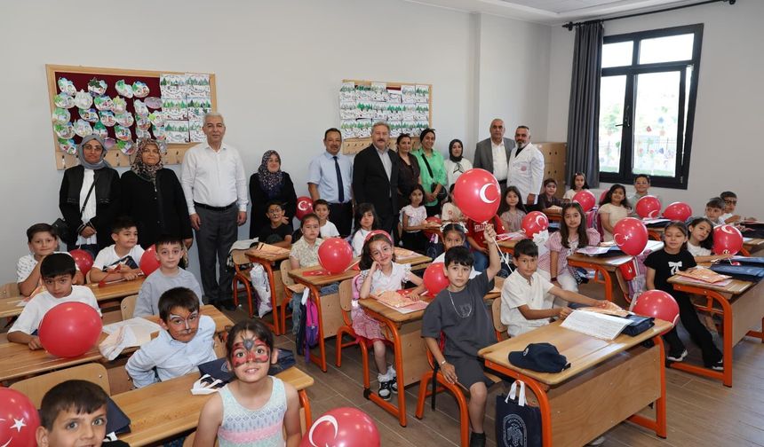 Başkan Palancıoğlu, Öğrencilerin Karne Heyecanına Ortak Oldu