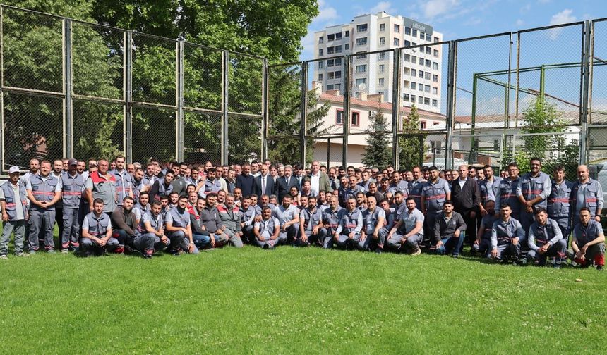 Başkan Palancıoğlu, Mesaiye Personel ile Bayramlaşarak Başladı
