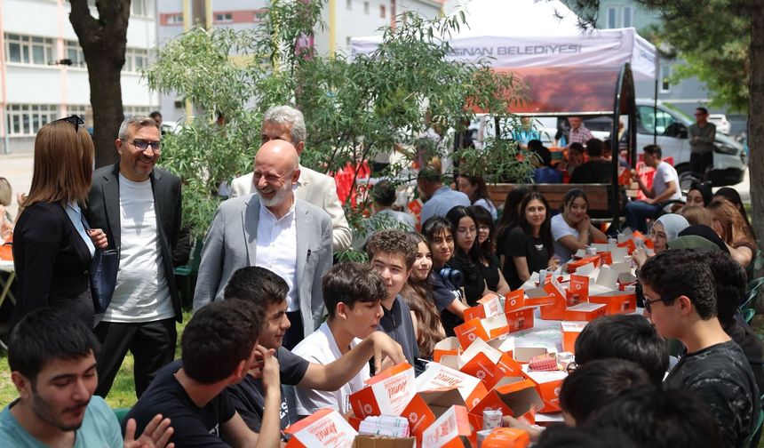Kocaburger’in Bu Haftaki Durağı Sümer Fen Lisesi Oldu