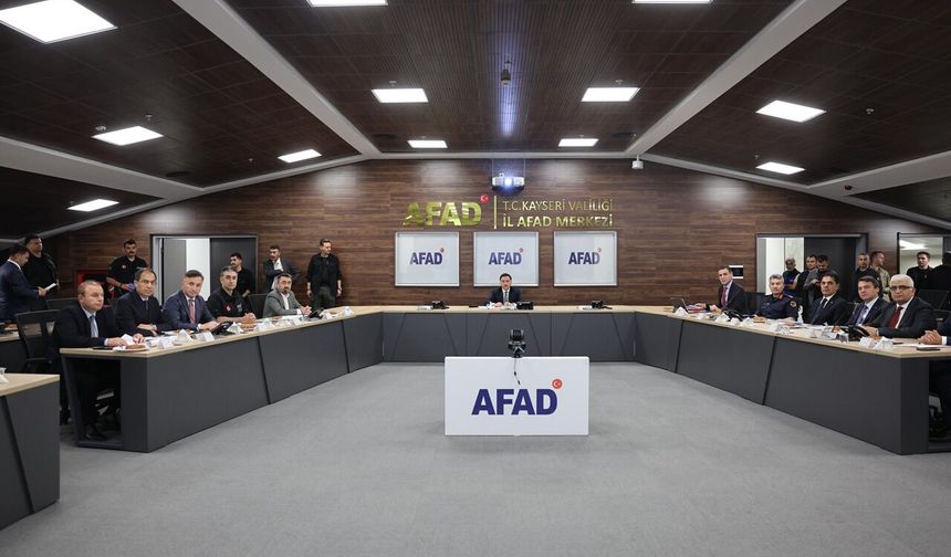 Vali Çiçek Başkanlığında Kurum Müdürleri Değerlendirme Toplantısı Yapıldı