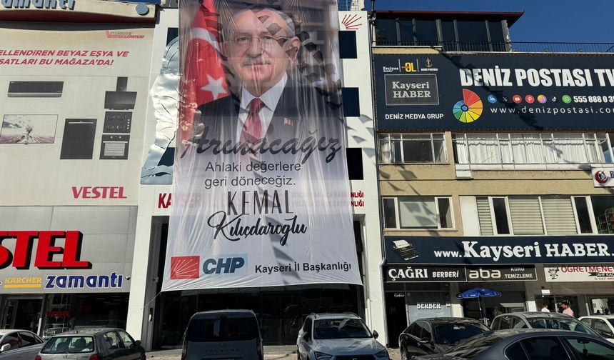 Kayseri’de CHP Binasına Kılıçdaroğlu’nun Fotoğrafa Asıldı