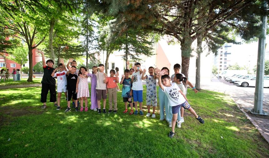 Büyükşehir'in Kaymek Yaz Okulu'nda Çocuklar Eğlenerek Öğreniyor