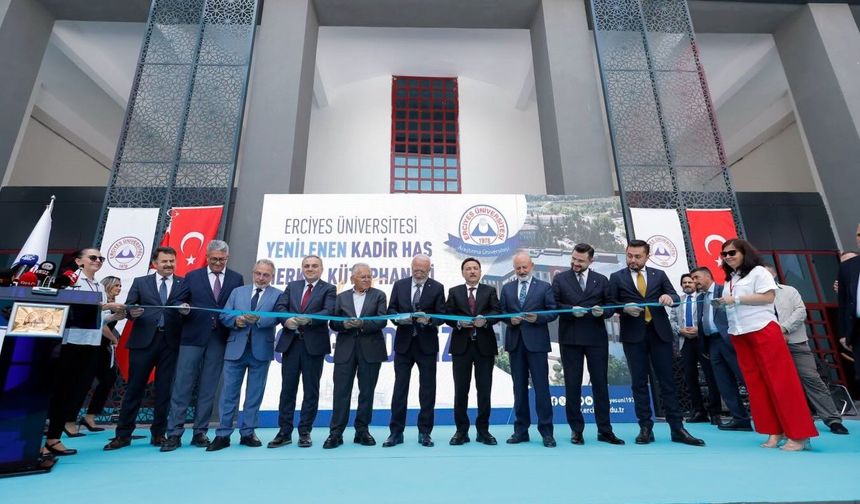 Başkan Büyükkılıç, Yenilenen Kadir Has Merkez Kütüphanesi'nin Açılışını Yaptı