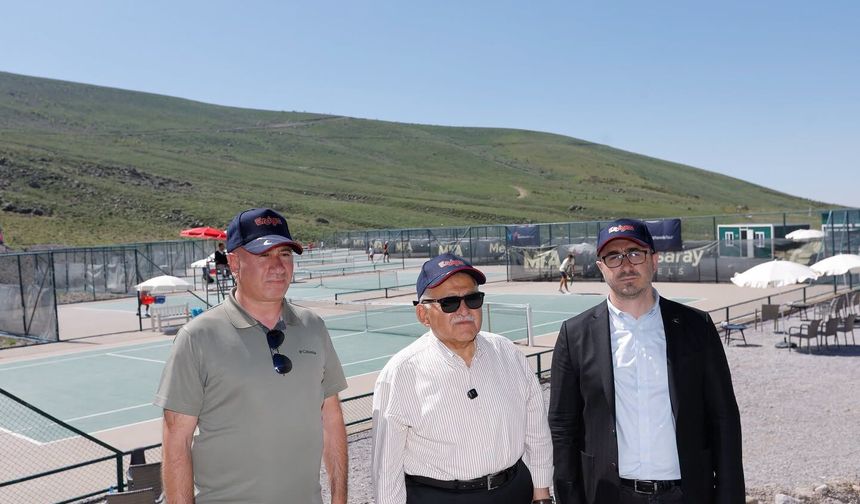 Başkan Büyükkılıç, Erciyes’te Devam Eden Dünya Tenis Turu Karşılaşmalarını İzledi