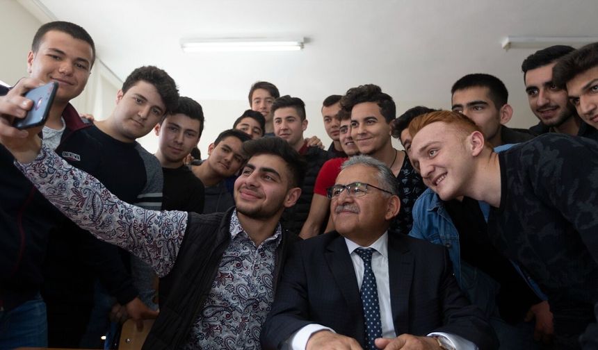 Büyükkılıç’tan Üniversite Adaylarına Güven Veren Davet: “Aradığınız Her Şey Kayseri’de”