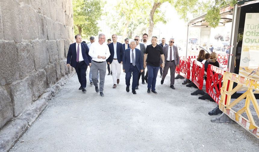 Başkan Büyükkılıç'tan Cumhuriyet Meydanı'ndaki Büyük Dönüşüme Yakın Takip