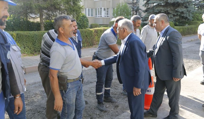 Başkan Büyükkılıç, Güne Sahada Başladı: Altyapı ve Üstyapı Eş Zamanlı Yenileniyor