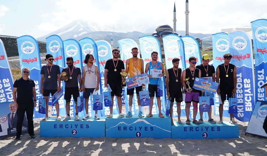 Erciyes’te 2 Bin 200 Metrede Plaj Voleybolu Heyecanı Yaşandı