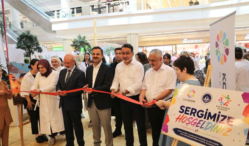 Kocasinan Akademi’den Göz Kamaştıran Yıl Sonu Sergisi