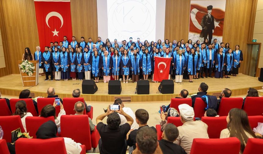 KAYÜ Develi Sosyal ve Beşeri Bilimler Fakültesi'nde Mezuniyet Töreni Düzenlendi