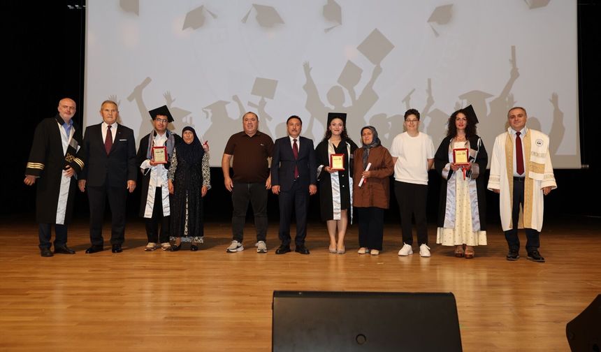 ERÜ İletişim Fakültesi 20. Dönem Mezunlarını Verdi