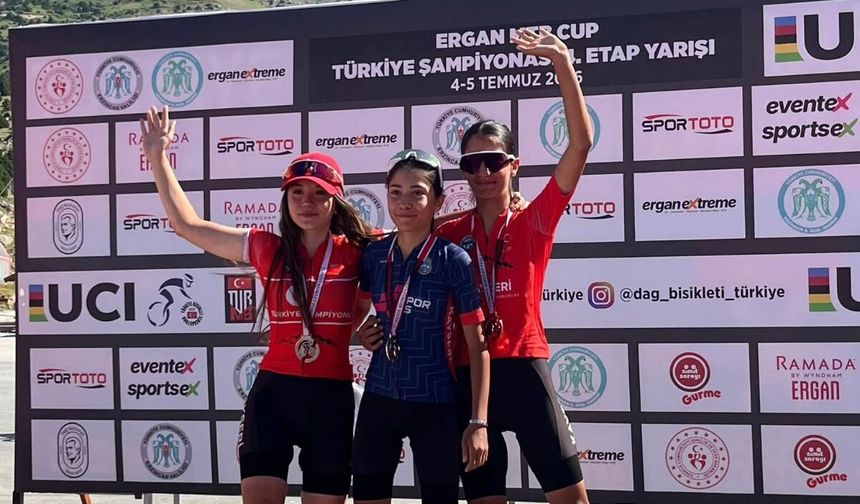 Kayserili Bisikletçiler Erzincan'da Madalyaları Topladı