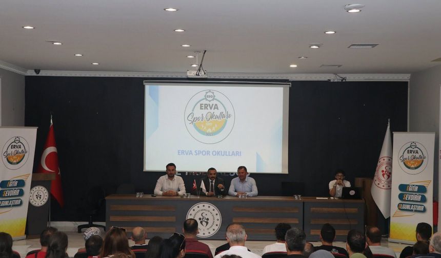 ERVA Spor Okulları Antrenörleriyle Değerlendirme Toplantısı Düzenlendi