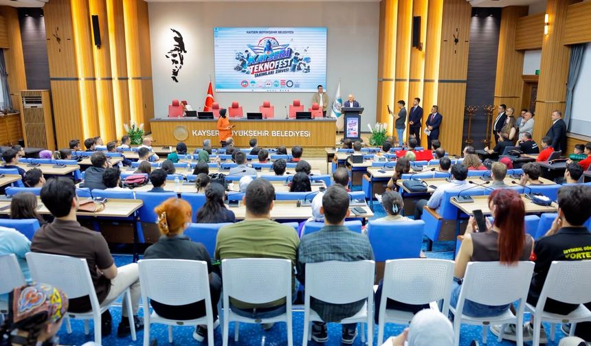 Başkan Büyükkılıç, TEKNOFEST Gençliğiyle Buluştu