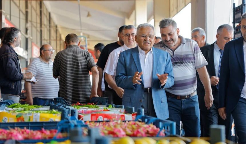 Başkan Büyükkılıç, Günün İlk Işıklarında Hal Esnafını Ziyaret Etti