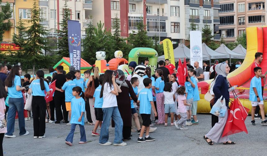 Büyükşehir Belediyesi Spor A.Ş., Âşık Seyrani Festivali'nde Miniklerin Neşesine Ortak Oldu