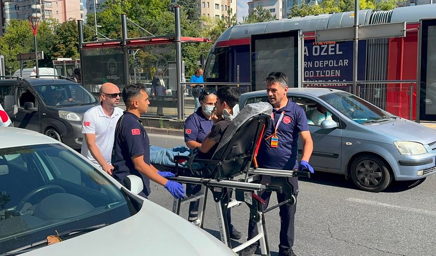 Motosiklet Yayaya Çarptı: 2 Yaralı