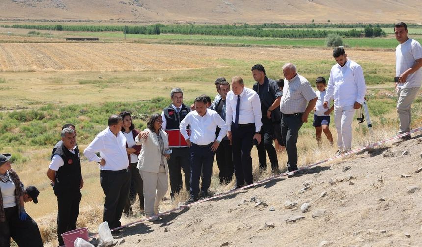 Vali Çiçek’ten Eğriköy Höyük Kazı Alanı’na Ziyaret
