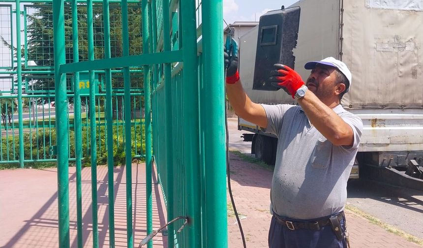 Vandallar Tahrip Etti, Büyükşehir Yeniledi
