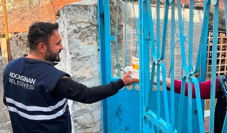 Kocasinan’da Gönüller Kazanılıyor: Evlere Her Gün 4 Çeşit Sıcak Yemek Gidiyor