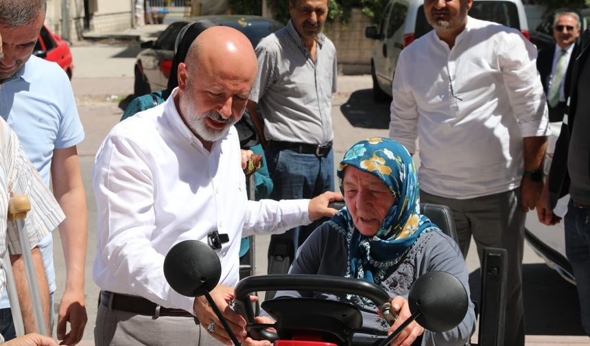 Kocasinan’ın Engelsiz Nakil Aracı, Engellilerin Hayatına Kolaylık Sağlıyor